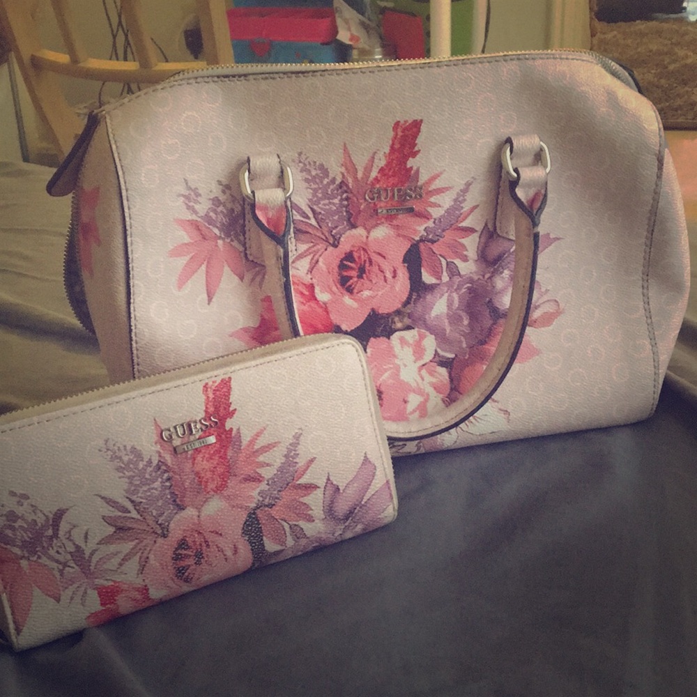 Guess purse and matching wallet